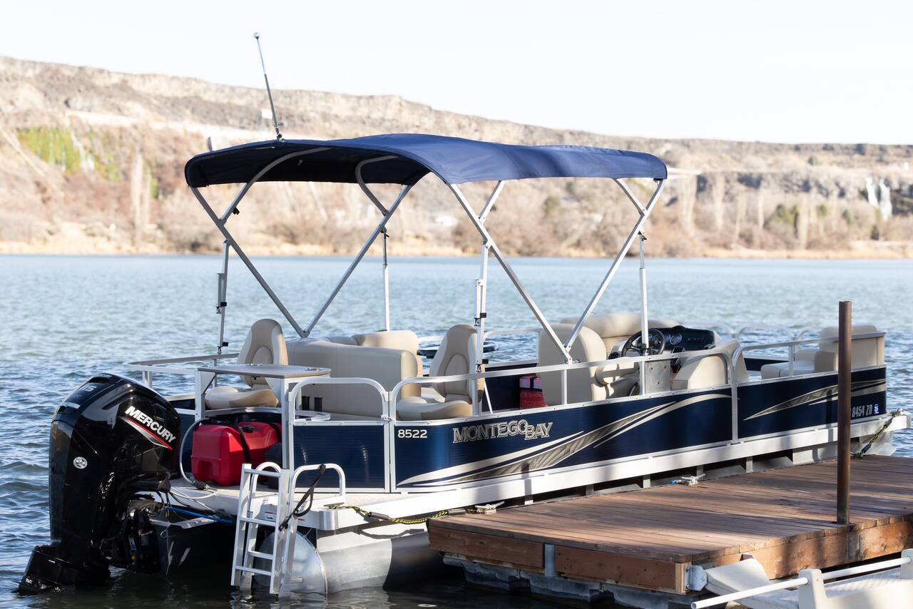 Pontoon Boat Half Day Rental $400